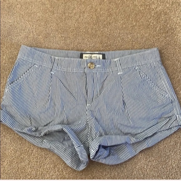 Abercrombie & Fitch Striped Cuffed Shorts - Picture 2 of 4